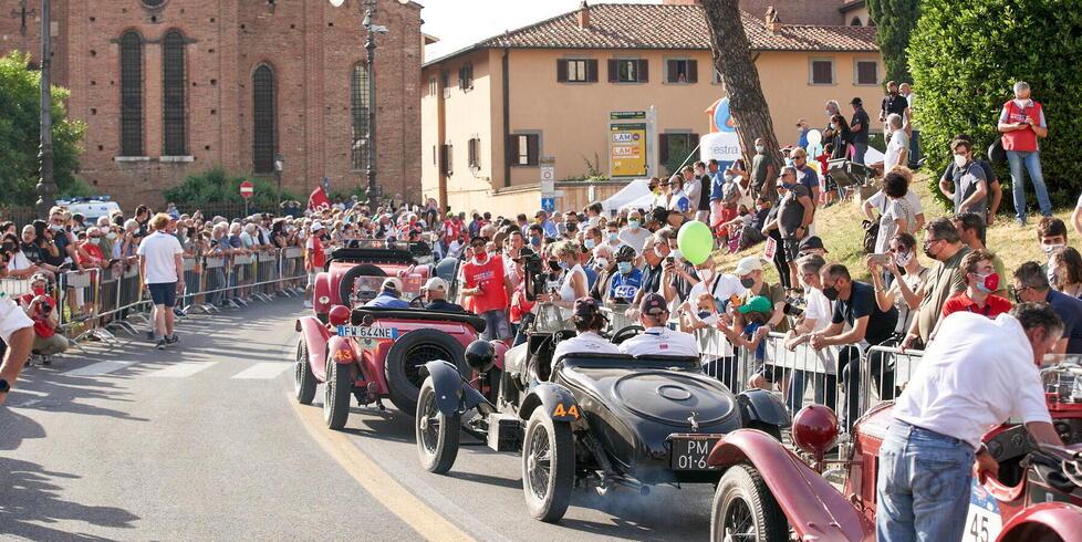 Uno degli ultimi passaggi in piazza Santa Maria delle Carceri