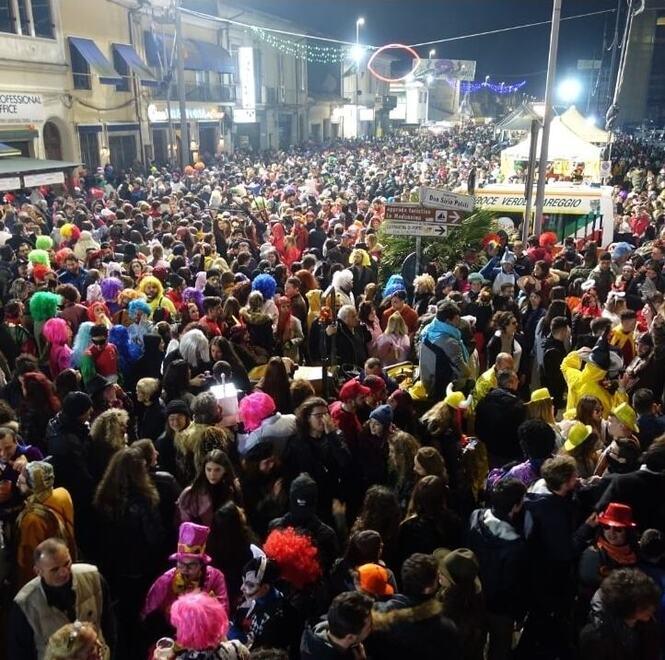 La Darsena sfida la pioggia. «Pronti alla festa comunque»<br>
