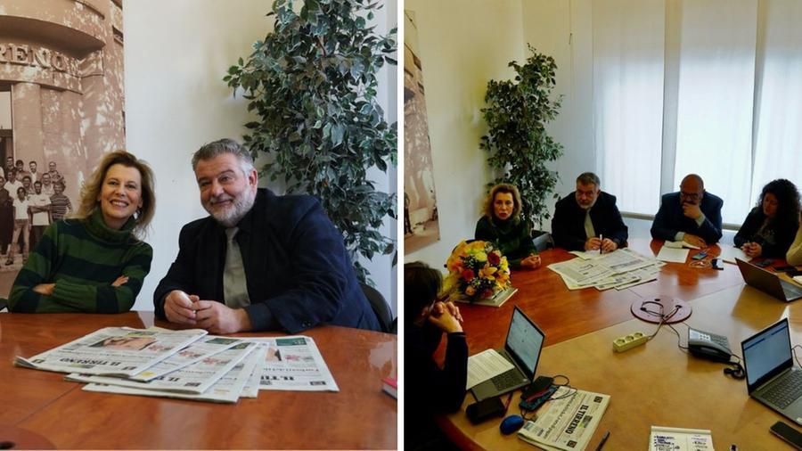 
	Daniela Poggi con il direttore del Tirreno Cristiano Marcacci e durante la riunione dell'ufficio centrale (Foto Franco Silvi)

