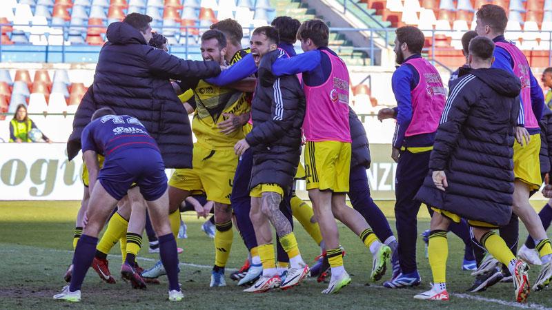 
	La gioia dei giocatori del Pisa dopo il gol dell&rsquo;1-1 a Cosenza (LaPresse)

