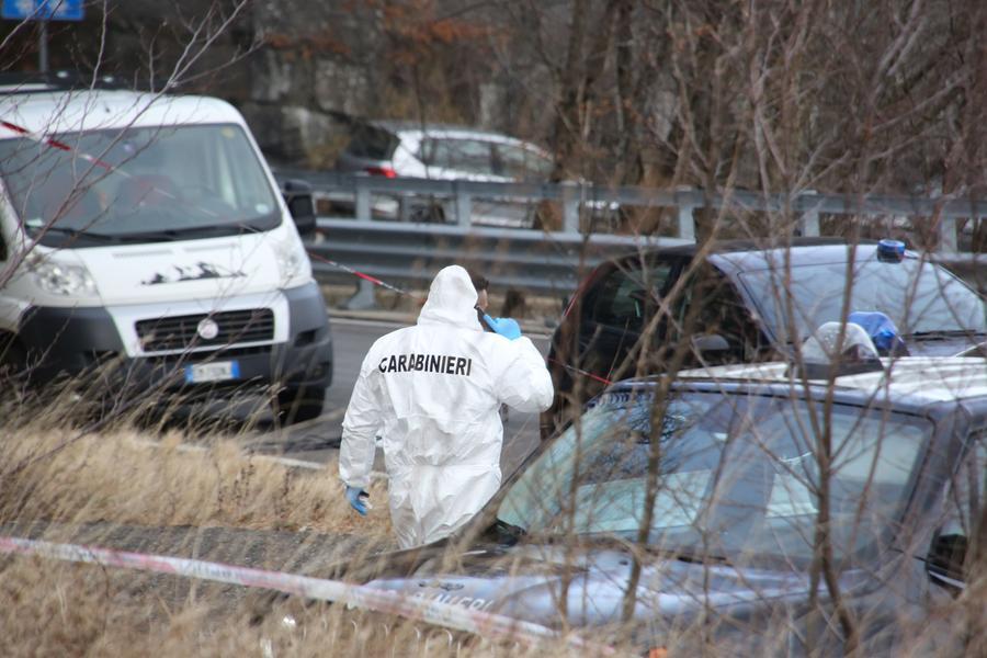 Omicidio-suicidio, l’uomo ha lasciato degli scritti in casa per spiegare il suo gesto