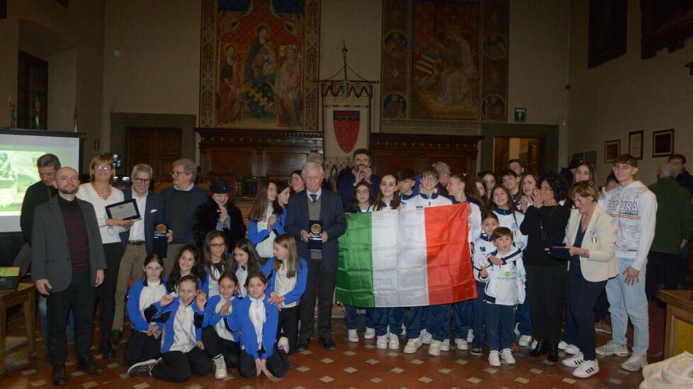Il gruppo dei premiati in palazzo comunale