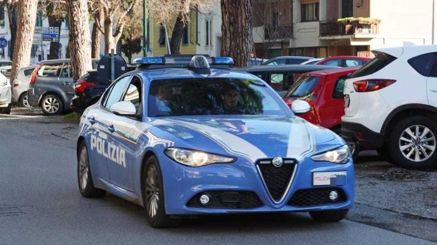 Una volante della polizia (foto d'archivio)