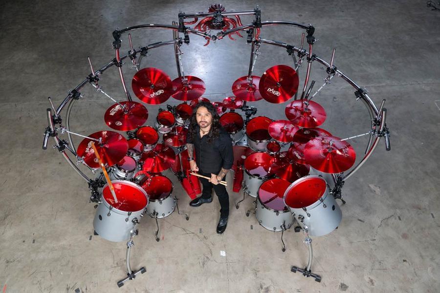 Al teatro Parodi di Porto Torres va in scena il genio della batteria metal Aquiles Priester