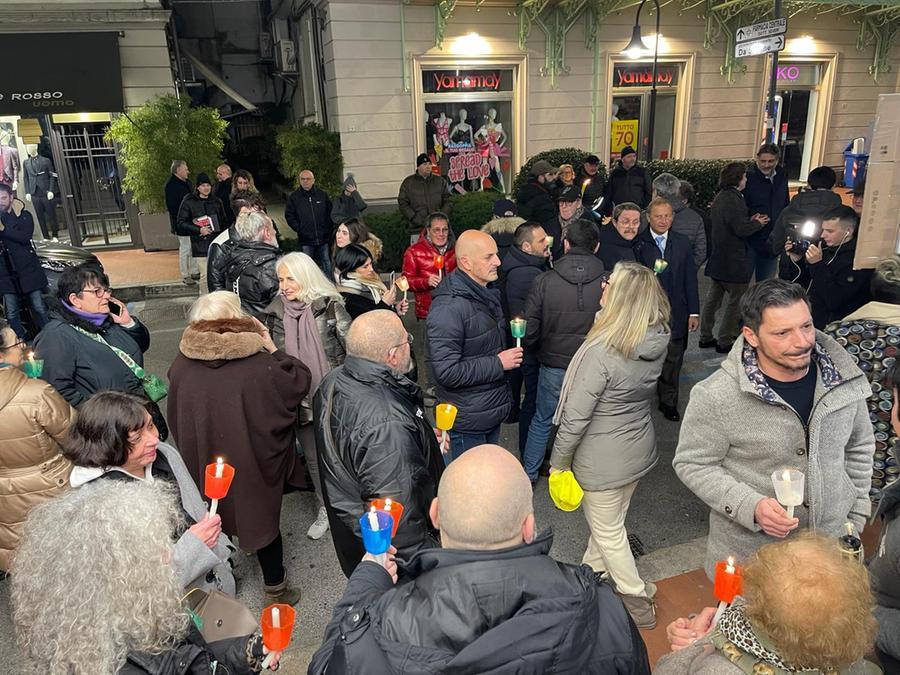 
	Un momento della fiaccolata a Montecatini (Foto Lorenzo Innocenti)

