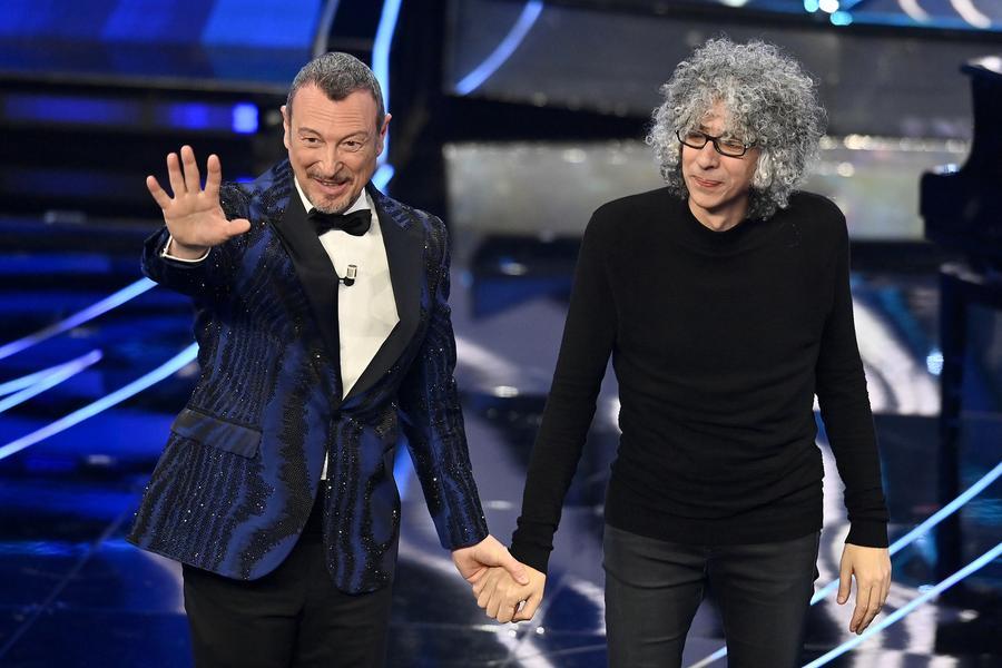 Sanremo, la seconda serata: Allevi commuove e suona dopo due anni