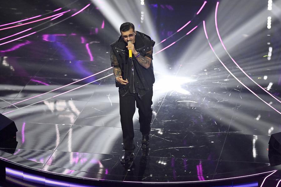 Sanremo, Geolier fa sua seconda serata. Allevi commuove e Giorgia incanta