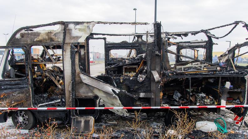 Ferrara, tragica fine nel camper. La stufa ko, il gas, le fiamme: madre e figlio torce umane