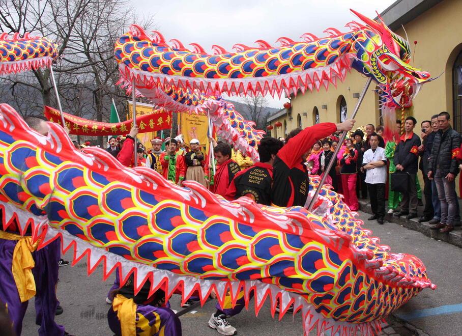 La partenza del drago dal tempio buddista di via della Gualghierina in una passata edizione del Capodanno Cinese