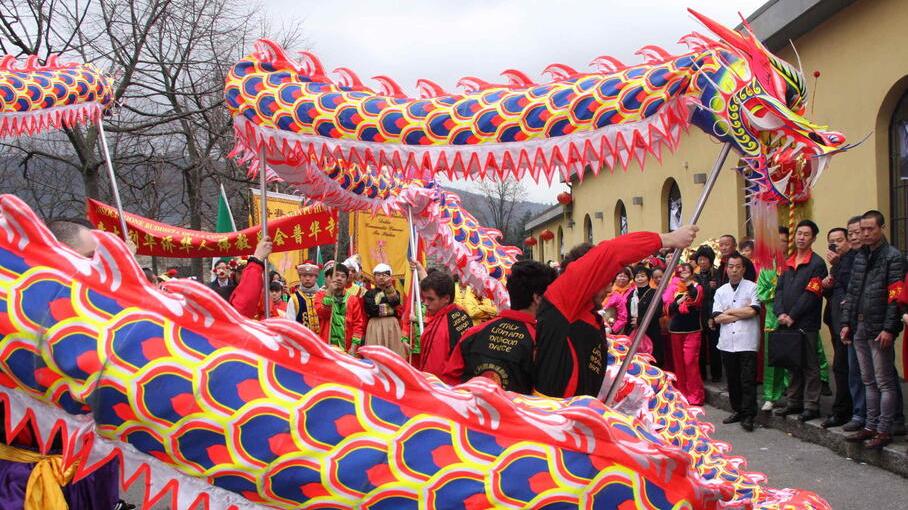 La partenza del drago dal tempio buddista di via della Gualghierina in una passata edizione del Capodanno Cinese