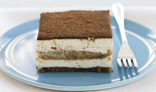 Livorno, trova un tiramisù sull’autobus e lo consegna all’autista