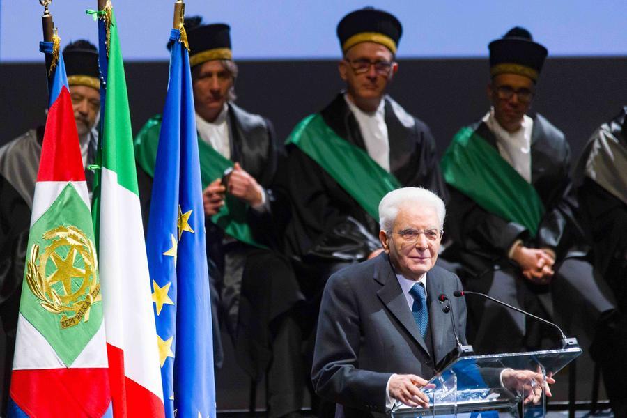 Mattarella a Firenze: «L’umanità non perda tempo a distruggersi, davanti a noi sfide comuni» – Video