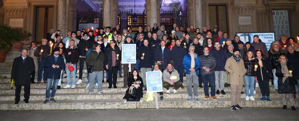 Montecatini, oltre 200 persone alla protesta per l’emergenza bivacchi negli hotel