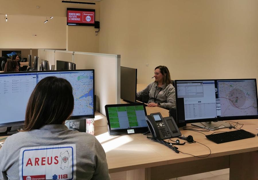 Due operatrici dell' Areus in servizio