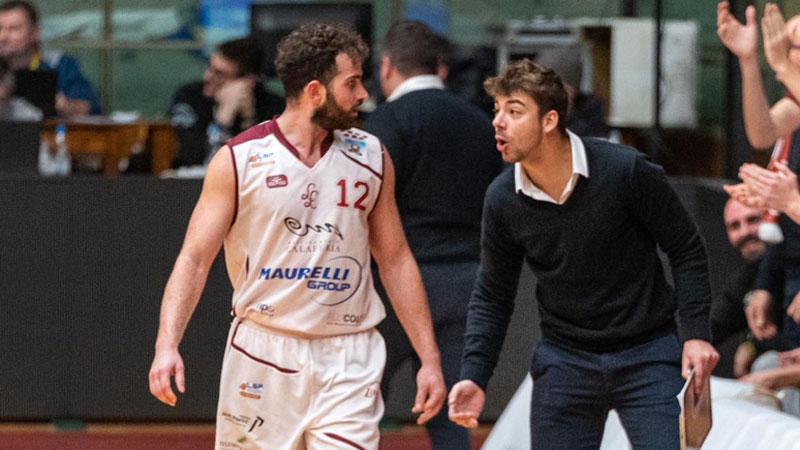 Matteo Bonaccorsi mentre dà indicazioni a Amos Ricci