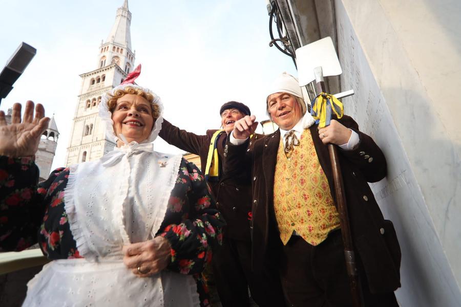 Carnevale 2024, lo Sproloquio di Sandrone, Pulonia, Sgorghiguelo in piazza Grande a Modena – DISCORSO INTEGRALE