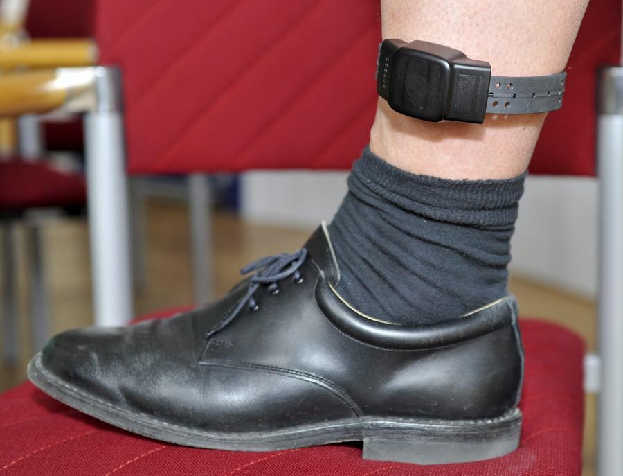 Villasor, non si deve più avvicinare ai genitori: braccialetto elettronico gps per un 25enne