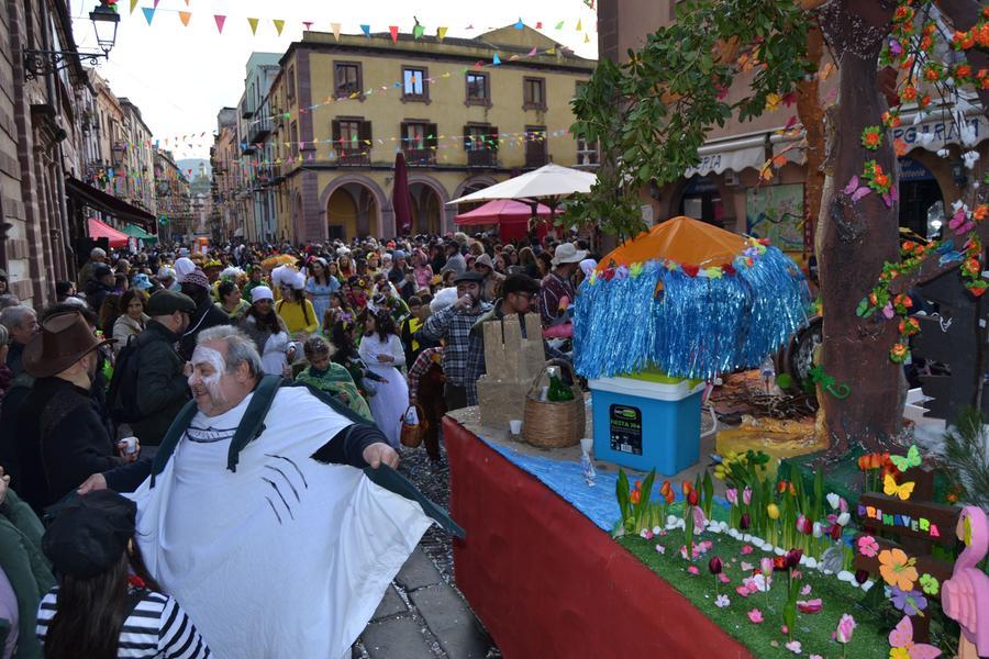 
	Un momnto della sfilata di ieri a Bosa

