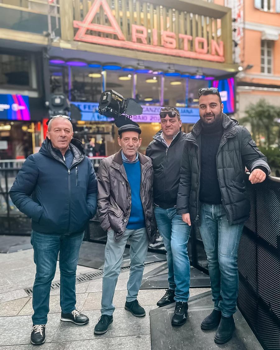 
	I Tenores di Bitti davanti all'Ariston a Sanremo

