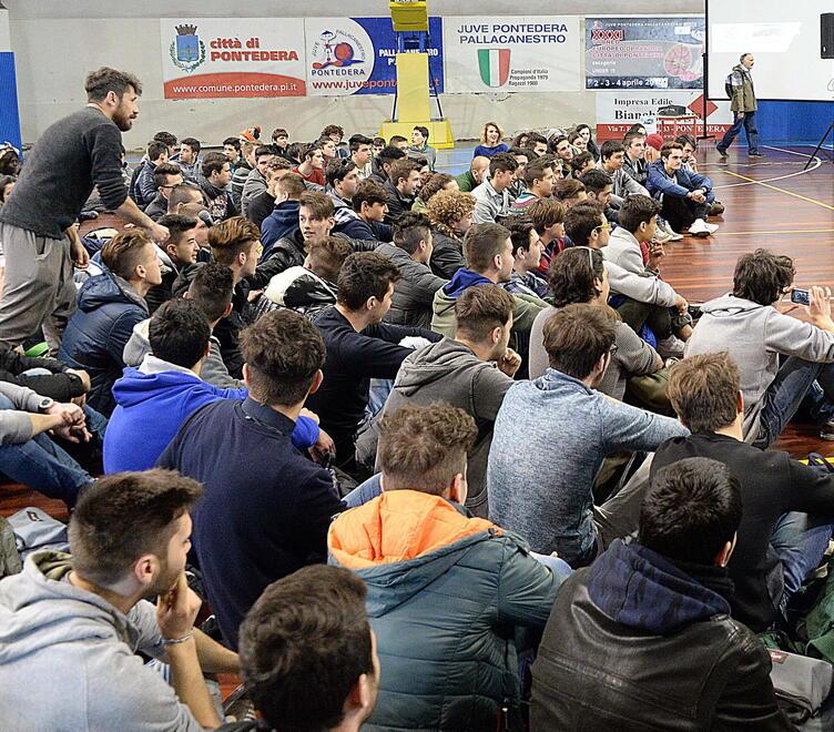 Danni all’istituto Mattei, il punto di vista della preside: «Famiglie assenti e non c’è rispetto dei ruoli»