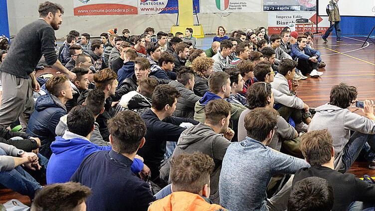 Danni all’istituto Mattei, il punto di vista della preside: «Famiglie assenti e non c’è rispetto dei ruoli»