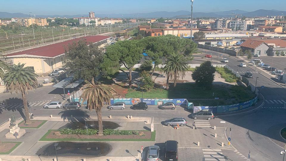 Grosseto, sede Acquedotto del Fiora: «Da anni transenne ma niente lavori, il Comune si riprenda quell’area»