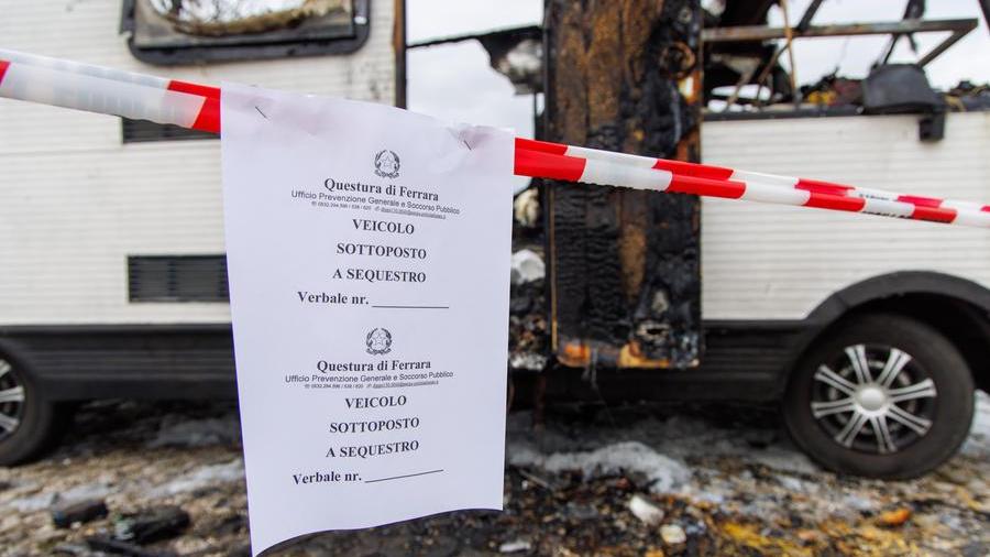 Ferrara, madre e figlio morti tra le fiamme: si indaga per omicidio colposo