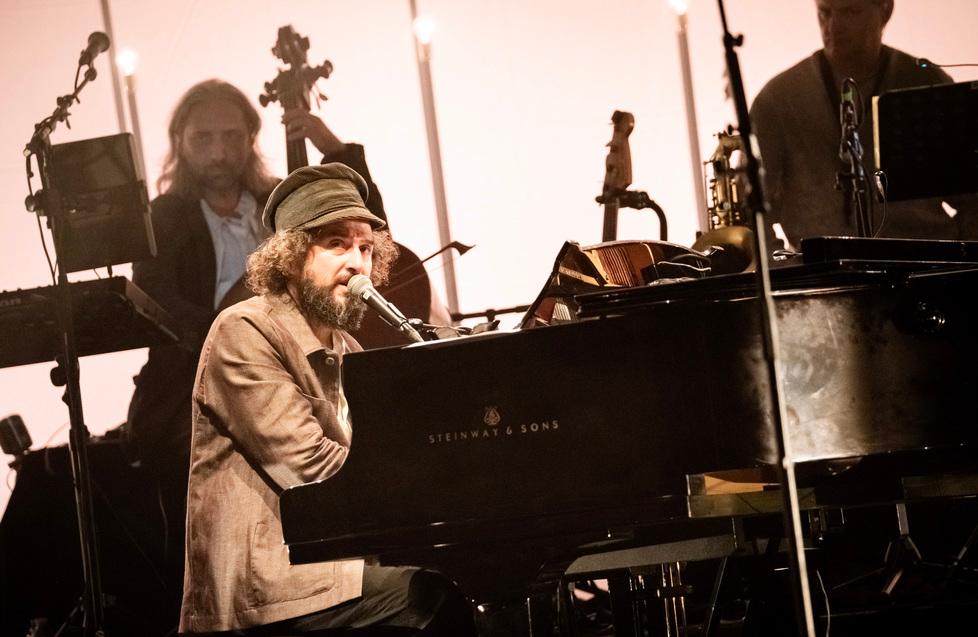Vinicio Capossela in concerto al teatro Valli