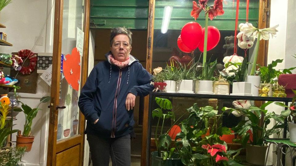 Fiori e, ora, giornali per non perdere un servizio in paese