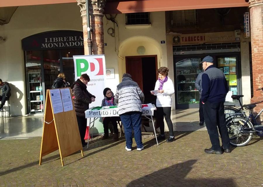 Carpi, raccolta firme per la sicurezza: «Ministro, ci serve più polizia»