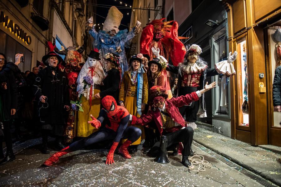 Sassari, la pioggia ferma il sabato di carnevale