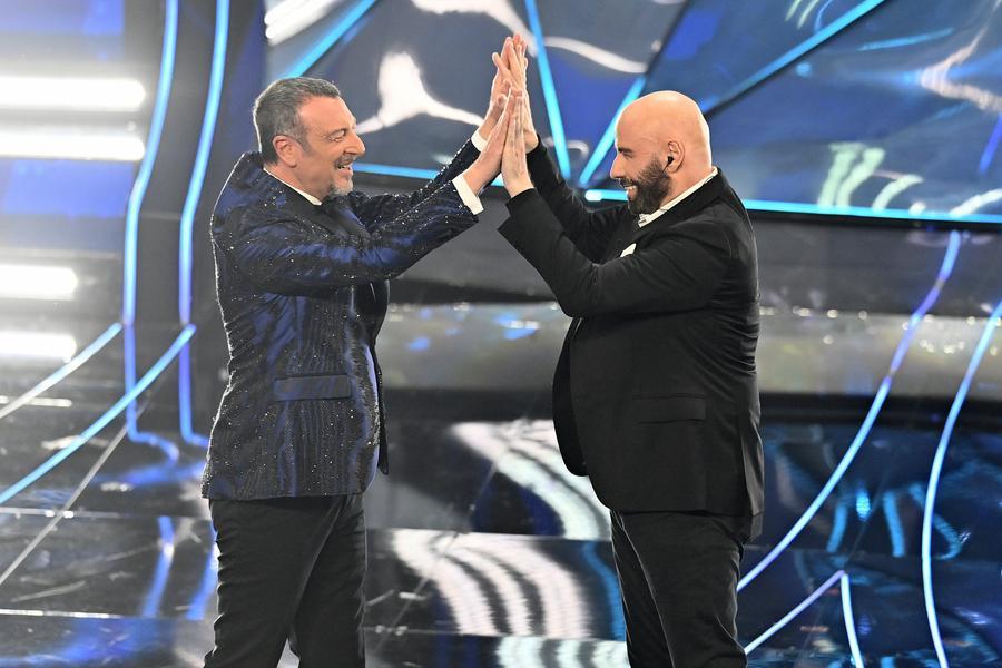 
	John Travolta e Amadeus

