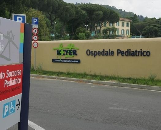 Prato, bambina di 3 anni precipita dal terzo piano: portata al Meyer<br>
