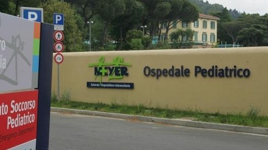 Prato, bambina di 3 anni precipita dal terzo piano: portata al Meyer<br>