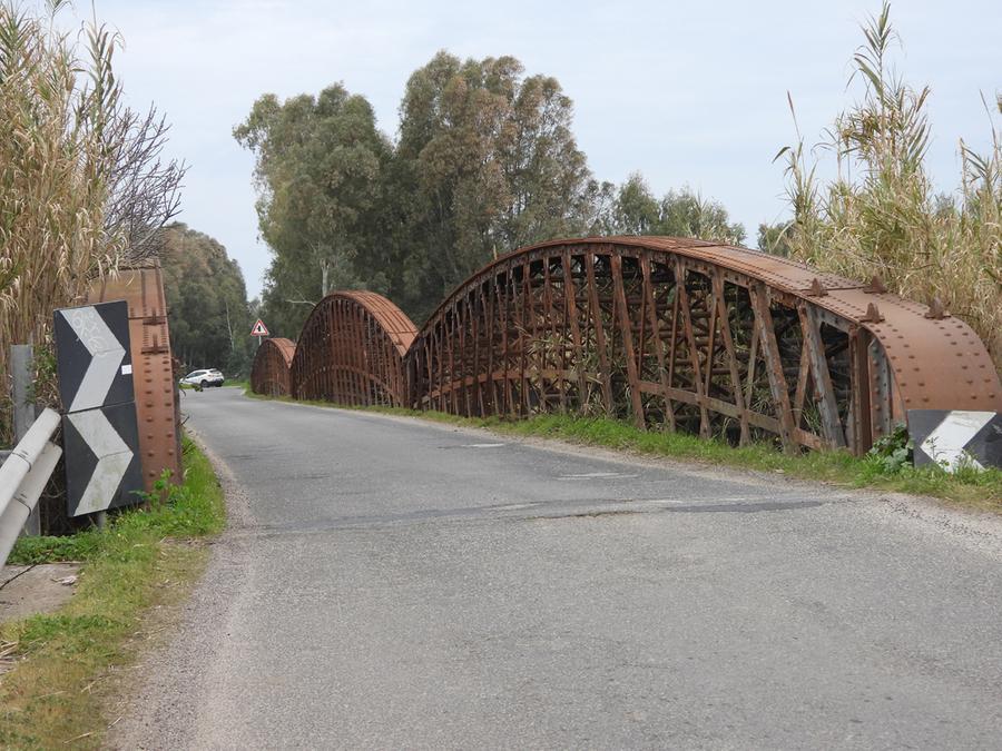 
	Il ponte di ferro sul Tirso delle provinciale 15

