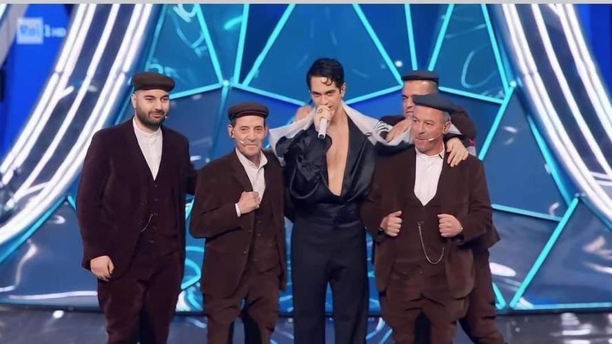 La Sardegna sul palco di Sanremo con Mahmood e i Tenores di Bitti: la cover di Lucio Dalla incanta l’Ariston