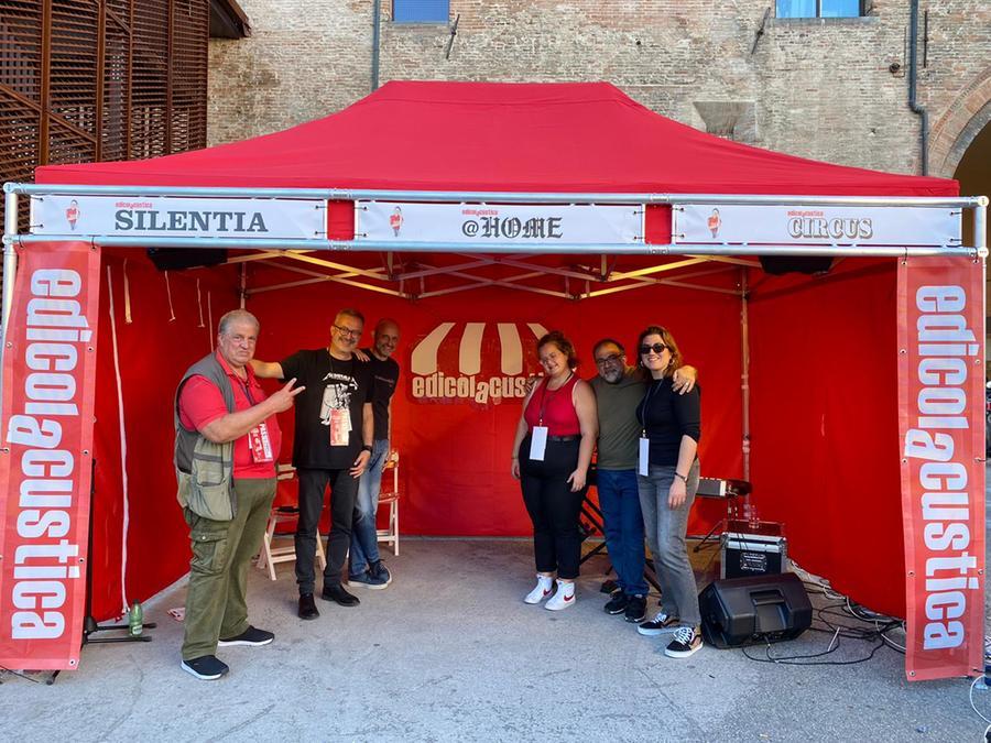 
	La squadra EdicolAcustica


