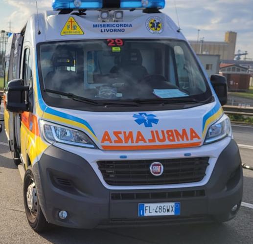 Livorno, sbalzato dall’Ape dopo un tamponamento in Variante: 46enne finisce nella scarpata