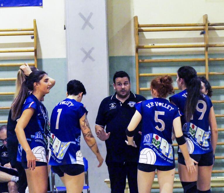 Enrico Stefanini dà istruzioni alla sua squadra (foto Paglianti)