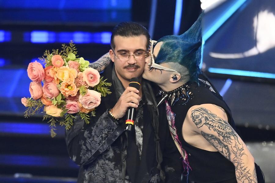 Chi vincerà Sanremo 2024? Ecco un pronostico e i favoriti