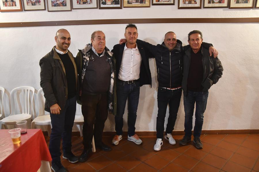 
	Al centro della foto Giovanni Utzeri, componidori del gremio dei contadini

