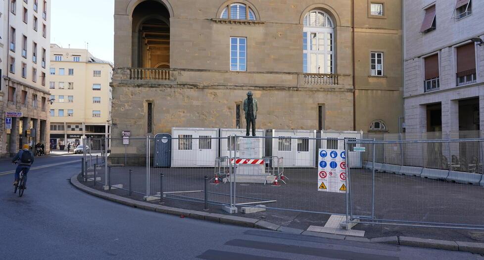 Il cantiere allestito in piazza Guerrazzi