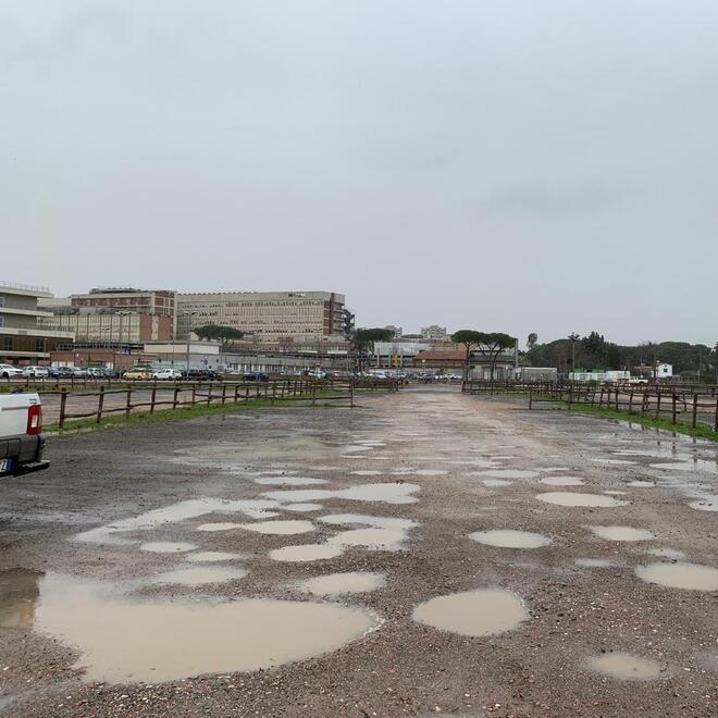 Grosseto, il parcheggio dell’ospedale è nel fango e centinaia di posti sono impraticabili