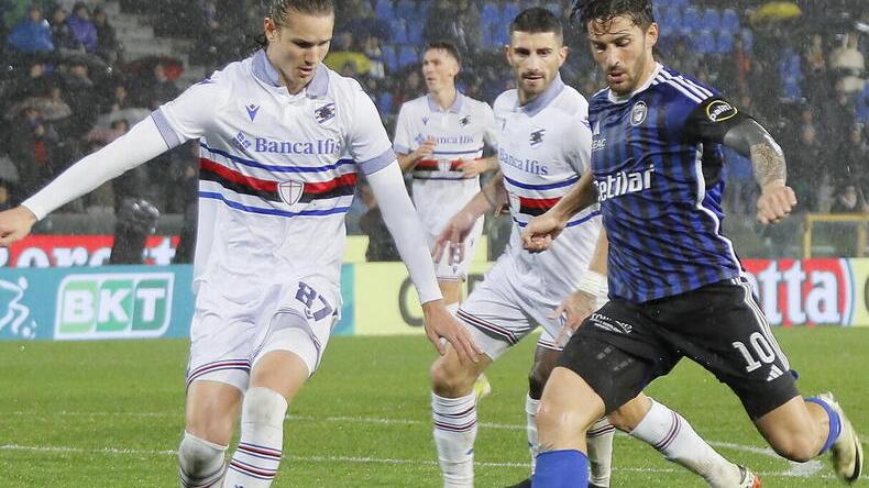 Torregrossa cerca il varco giusto nell’area di rigore della Samp (foto Muzzi)