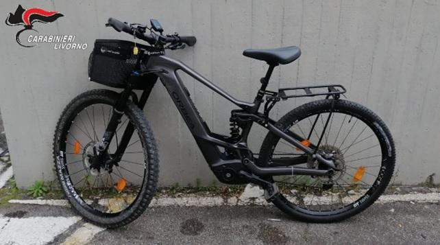 Livorno, tenta di vendere una bicicletta rubata: denunciato un 48enne