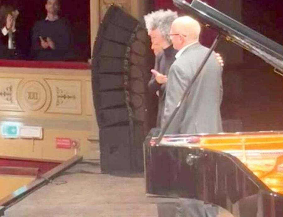 Il livornese Menicagli sul palco con Allevi: «Il maestro ha i colori delle note»