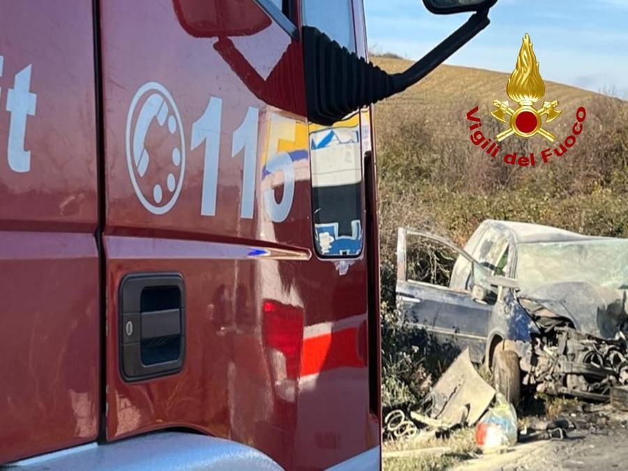 Peccioli, finiscono con l’auto nell’Era ma riescono a uscire in tempo