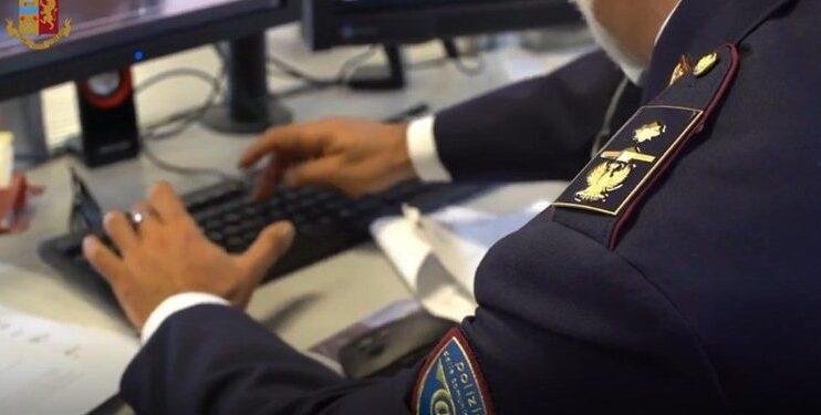 Minori adescati sul web: più a rischio gli under 13. Nel 2023 denunciati 18 pedofili