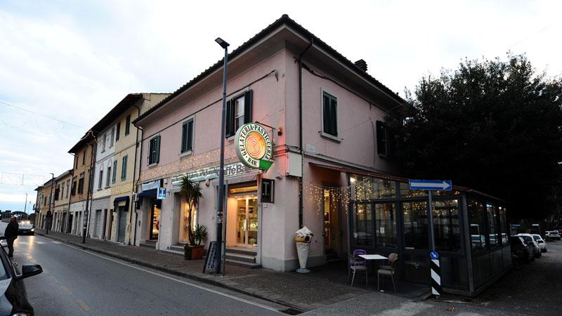 Negozi, a Rosignano saldo in pareggio: il commercio resiste alla crisi