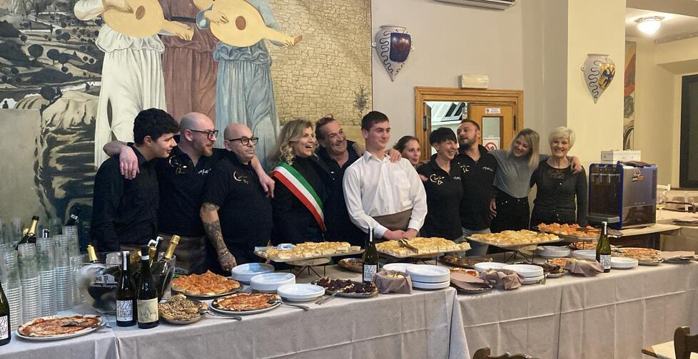 Lo staff con la sindaca Simona De Caro